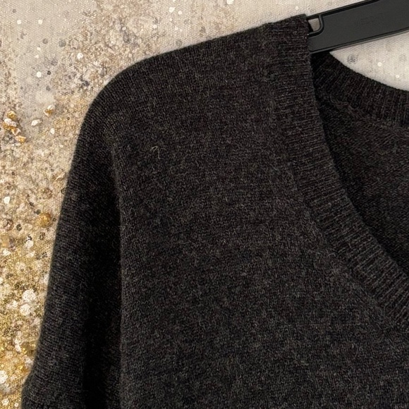 Theory Cashmere Sweater (NWOT) - Picture 7 of 10